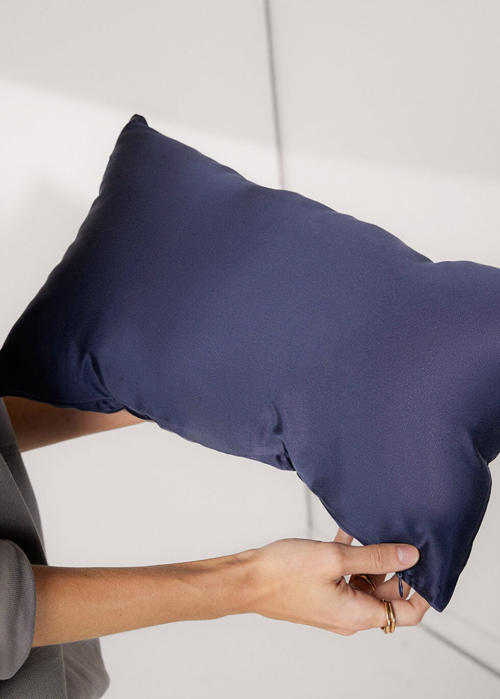 Lunya Pillow Hold